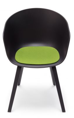 Schwarzer About A Chair AAC22 mit maigrüner Filz Sitzauflage von Hey Sign. Komfortable Stuhlauflage.